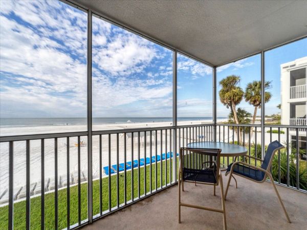 Siesta Key 2nd Floor Unit with Unobstructed Ocean Views