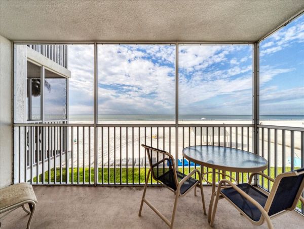 Siesta Key 2nd Floor Unit with Unobstructed Ocean Views