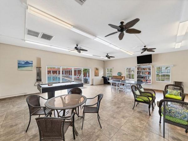 Siesta Key 2nd Floor Unit with Unobstructed Ocean Views