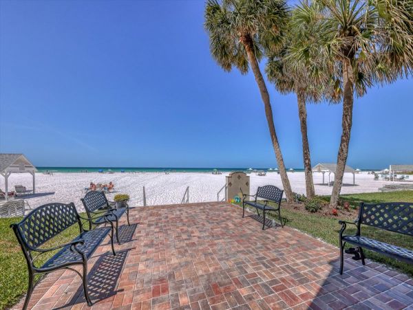 Siesta Key 2nd Floor Unit with Unobstructed Ocean Views