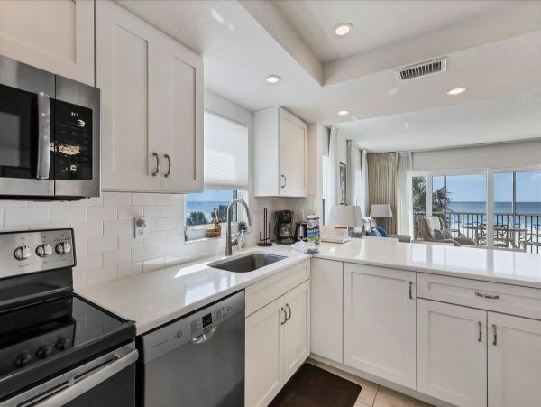 Lovely Condo RIGHT on the Beach! Siesta Key