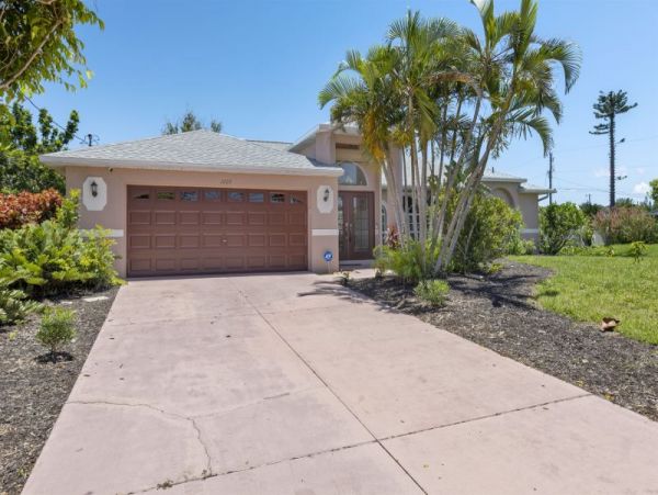 Cape Coral 3 Bedroom Vacation Home with Private Pool NEW ARRIVAL