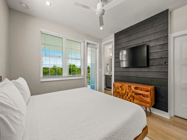 Three Bedroom Canal View Vacation Home in Cortez