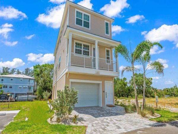 Beautiful Eco-Friendly Vacation Home in Cortez, FL.