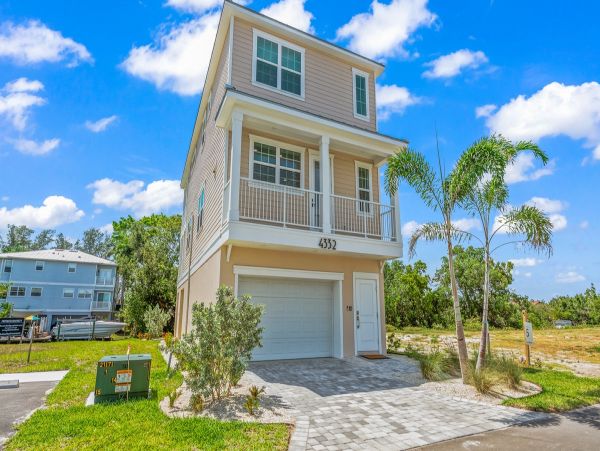 Beautiful Eco-Friendly Vacation Home in Cortez, FL.
