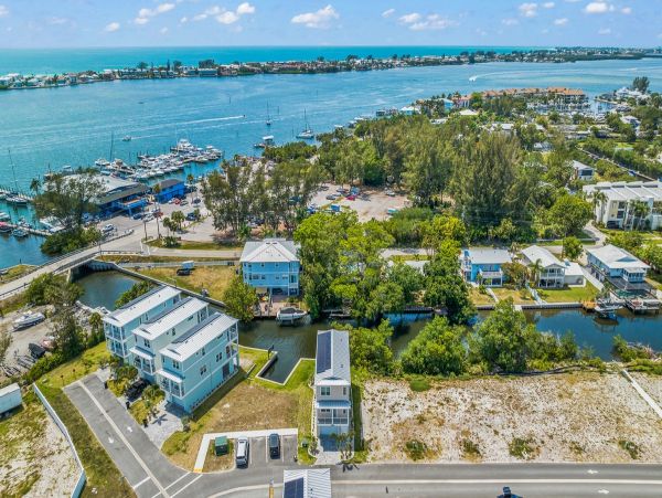 Beautiful Eco-Friendly Vacation Home in Cortez, FL.