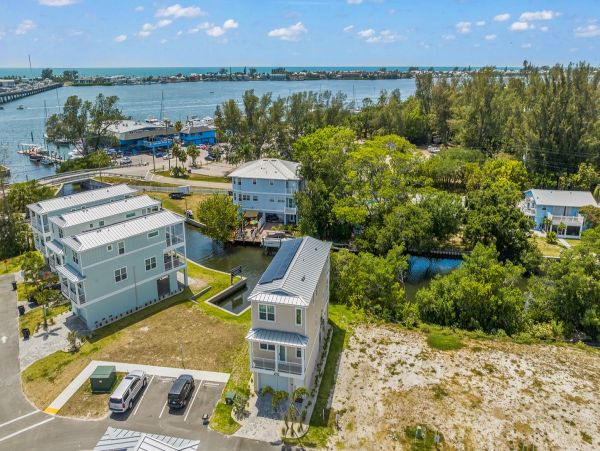 Beautiful Eco-Friendly Vacation Home in Cortez, FL.