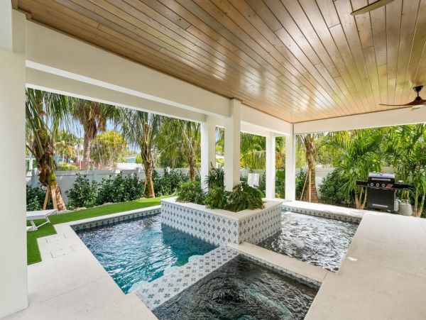 Anna Maria Island Luxury Vacation Rental  7-Bed Gulf Coast Villa with Pool & Rooftop Views