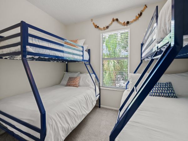Holmes Beach Vacation Condo Three Bedroom Walk to Beach
