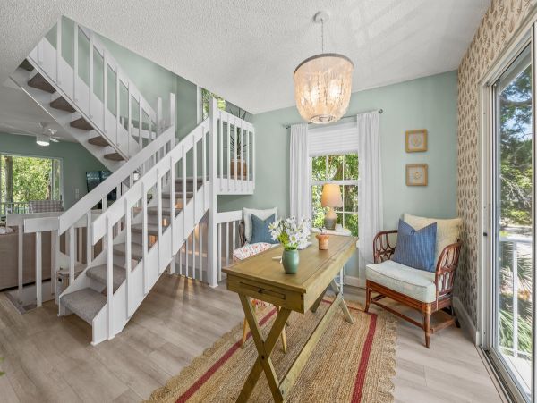 Holmes Beach Vacation Condo Three Bedroom Walk to Beach