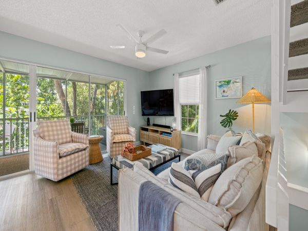 Holmes Beach Vacation Condo Three Bedroom Walk to Beach