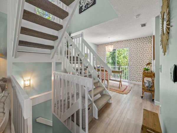 Holmes Beach Vacation Condo Three Bedroom Walk to Beach