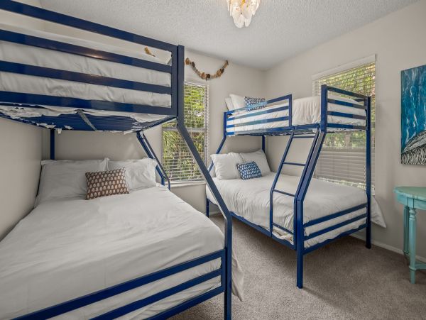 Holmes Beach Vacation Condo Three Bedroom Walk to Beach