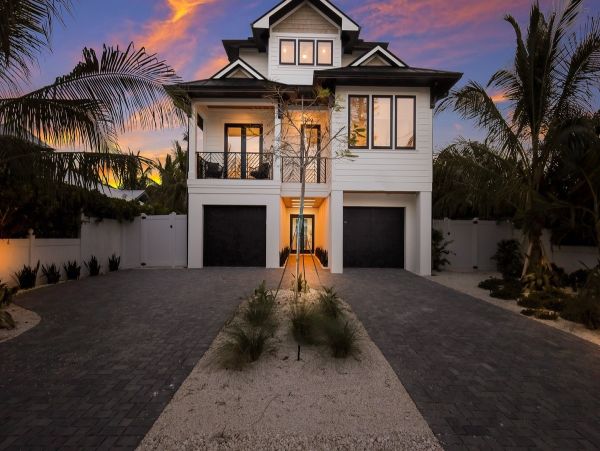 Luxury Holmes Beach Rental Walk to Beach & Rooftop Views