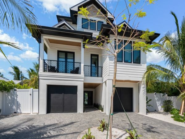 Luxury Holmes Beach Rental Walk to Beach & Rooftop Views