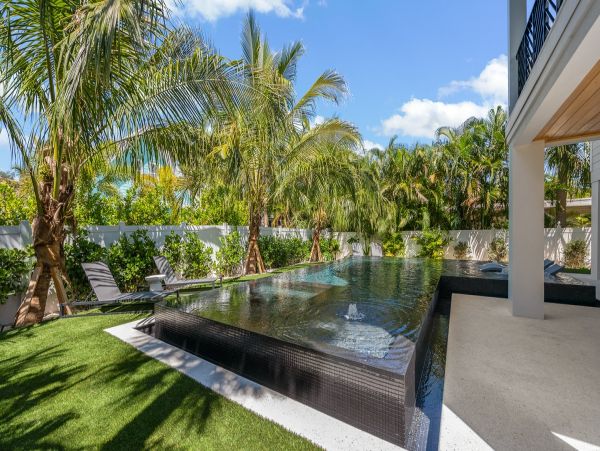 Luxury Holmes Beach Rental Walk to Beach & Rooftop Views