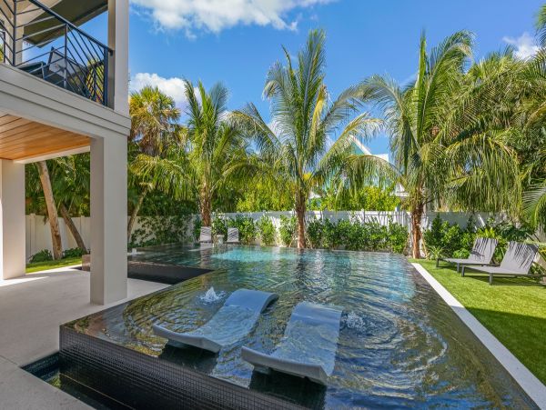 Luxury Holmes Beach Rental Walk to Beach & Rooftop Views