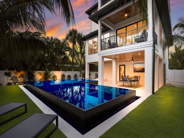 Luxury Holmes Beach Rental Walk to Beach & Rooftop Views