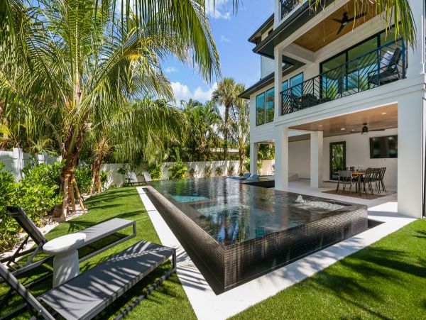 Luxury Holmes Beach Rental Walk to Beach & Rooftop Views