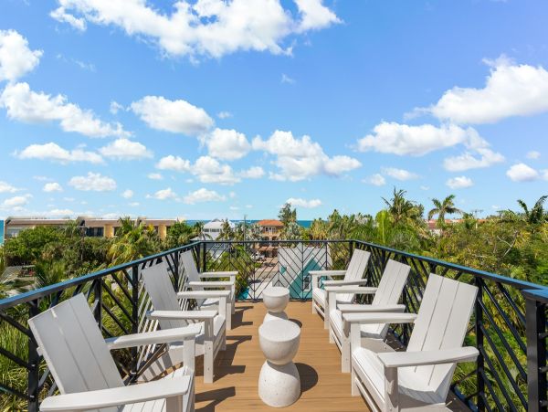 Luxury Holmes Beach Rental Walk to Beach & Rooftop Views