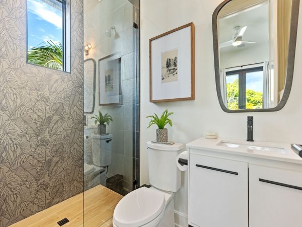 Luxury Holmes Beach Rental Walk to Beach & Rooftop Views