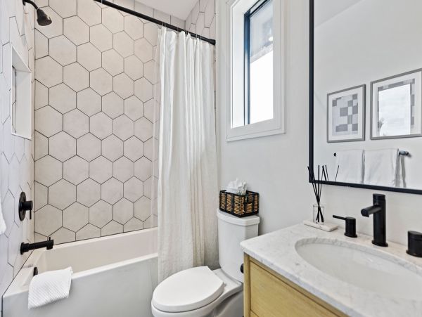 Luxury Holmes Beach Rental Walk to Beach & Rooftop Views