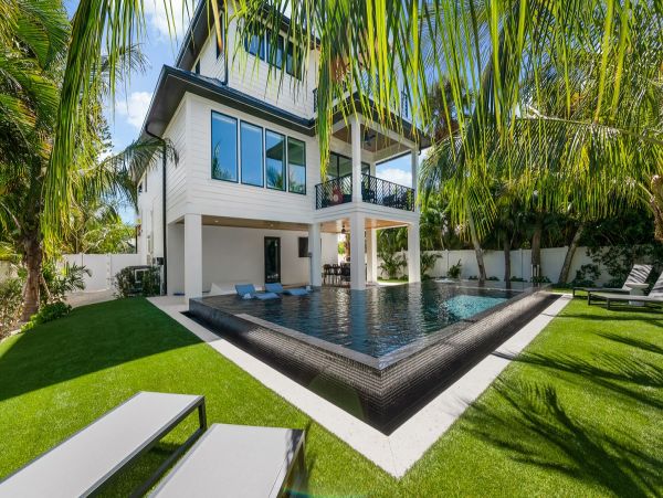 Luxury Holmes Beach Rental Walk to Beach & Rooftop Views