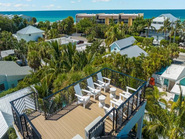 Luxury Holmes Beach Rental Walk to Beach & Rooftop Views