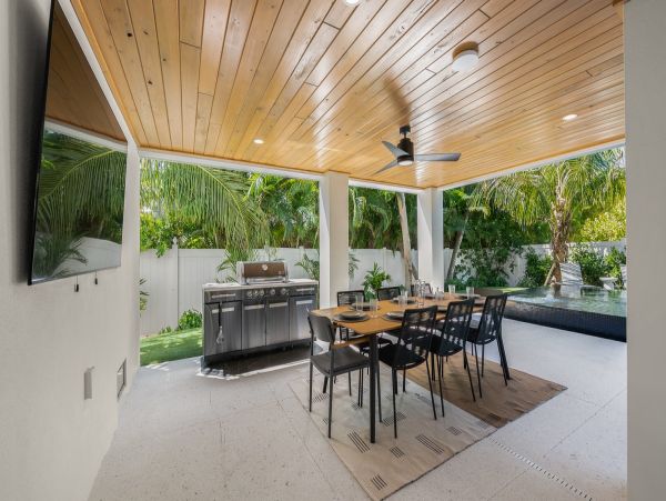 Luxury Holmes Beach Rental Walk to Beach & Rooftop Views