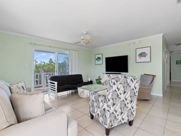 Marathon House with 3 units for 20 sleeps