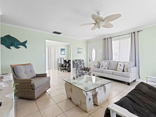 Marathon House with 3 units for 20 sleeps