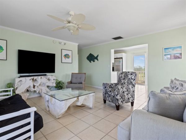 Marathon House with 3 units for 20 sleeps