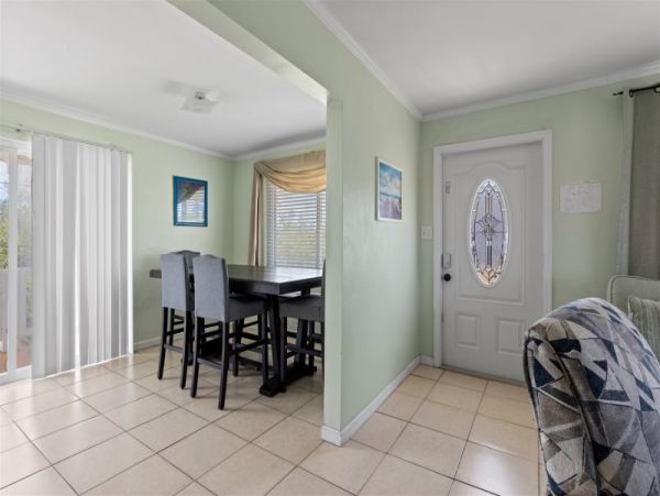 Marathon House with 3 units for 20 sleeps