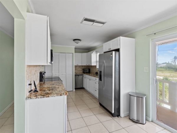 Marathon House with 3 units for 20 sleeps