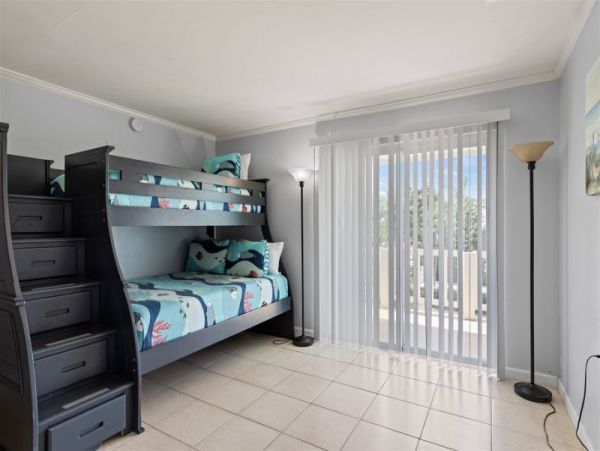 Marathon House with 3 units for 20 sleeps