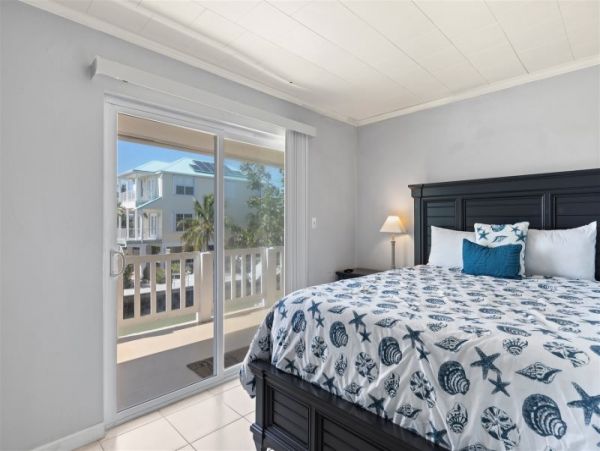 Marathon House with 3 units for 20 sleeps