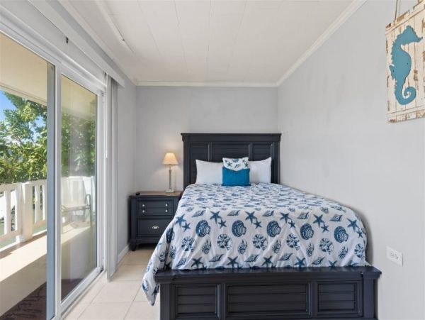 Marathon House with 3 units for 20 sleeps