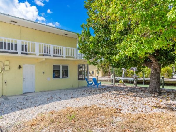 Marathon House with 3 units for 20 sleeps