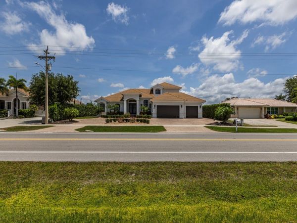 Waterfront Vacation Rental - Luxury Coastal Home with Pool & Hot Tub