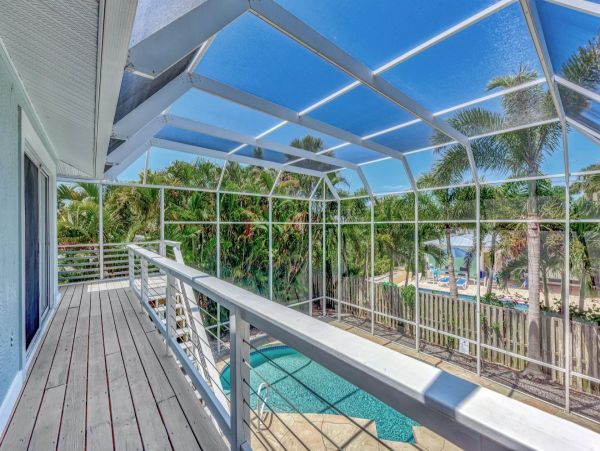 Siesta Key Three Bedroom Vacation Rental Walk to the Beach