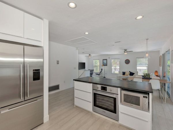 Siesta Key Three Bedroom Vacation Rental Walk to the Beach