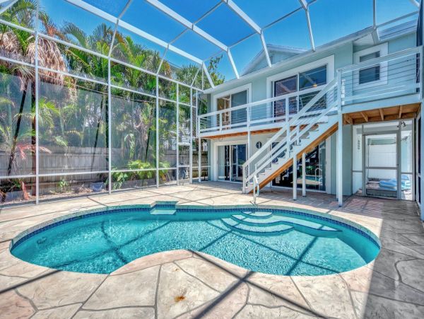 Siesta Key Three Bedroom Vacation Rental Walk to the Beach