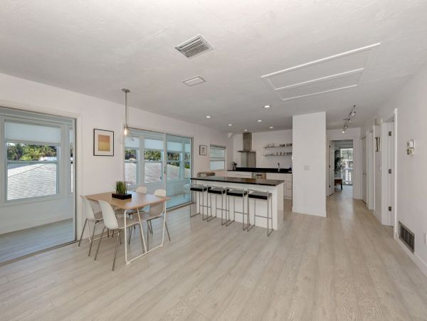 Siesta Key Three Bedroom Vacation Rental Walk to the Beach