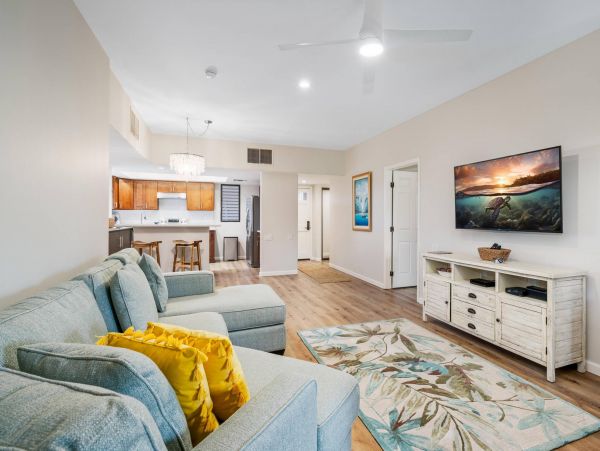 Lovely 2 Bedroom Vacation Condo Sleeps 6 Guests