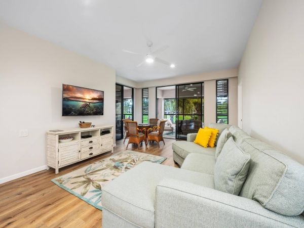 Lovely 2 Bedroom Vacation Condo Sleeps 6 Guests