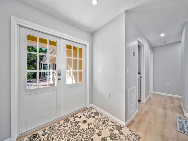 Sanibel Vacation Home Three Bedroom Walk to Beach