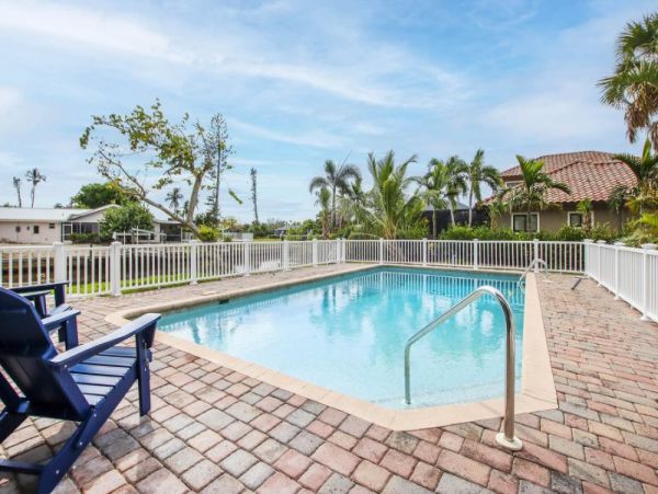 Sanibel Canal Front 4 Bedroom Vacation Rental Dock & Pool