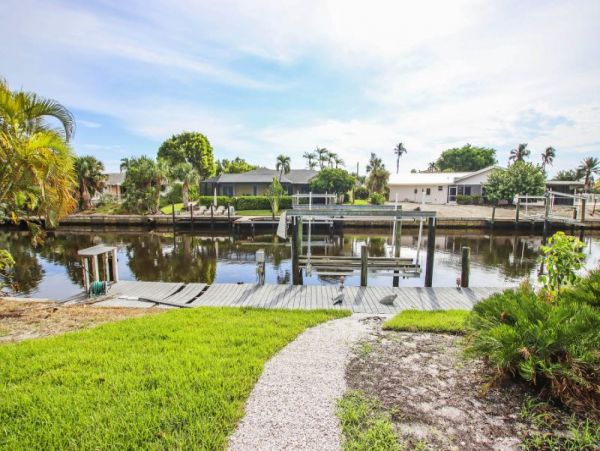 Sanibel Canal Front 4 Bedroom Vacation Rental Dock & Pool