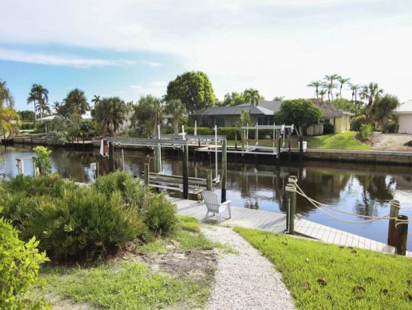 Sanibel Canal Front 4 Bedroom Vacation Rental Dock & Pool