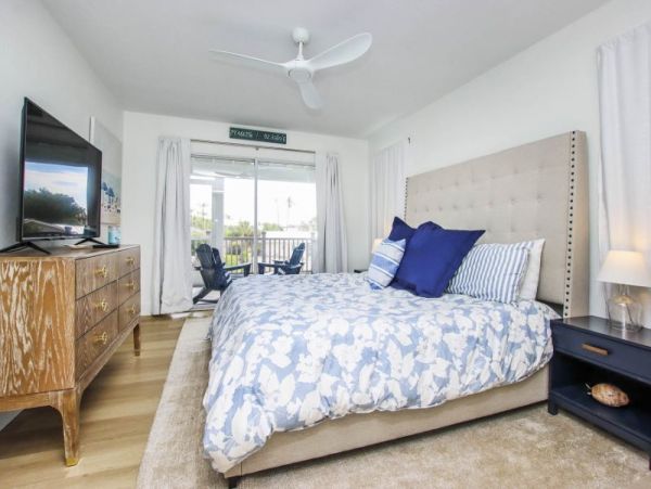 Sanibel Canal Front 4 Bedroom Vacation Rental Dock & Pool